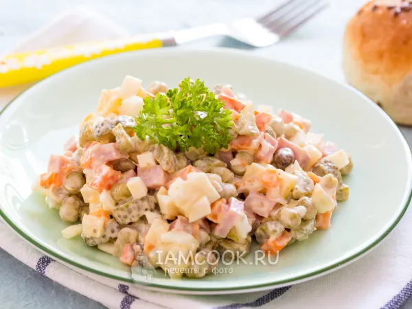 Фото готового блюда: Салат «Столичный» с бужениной