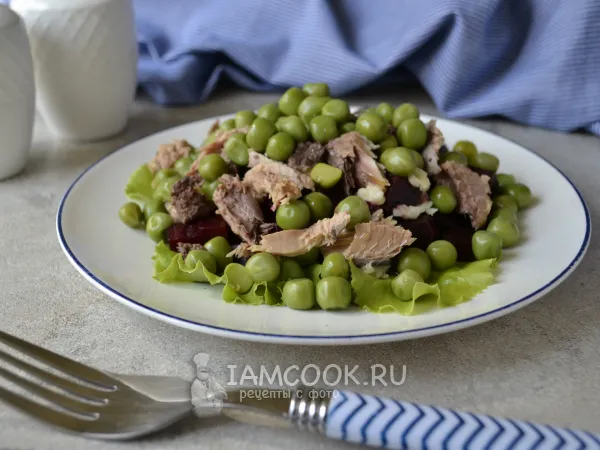 Фото готового блюда: Салат с тунцом и свеклой