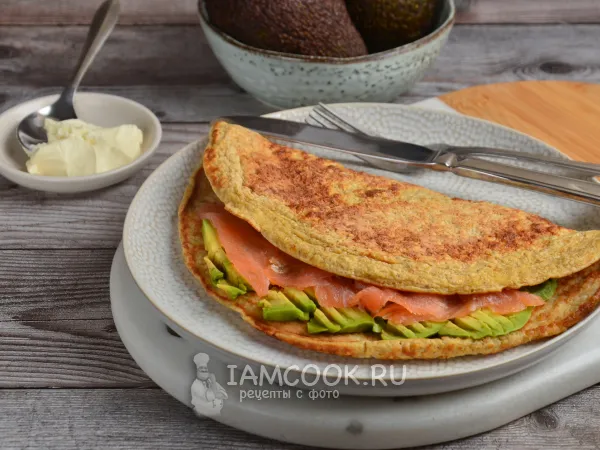 Фото готового блюда: Овсяноблин с авокадо и красной рыбой