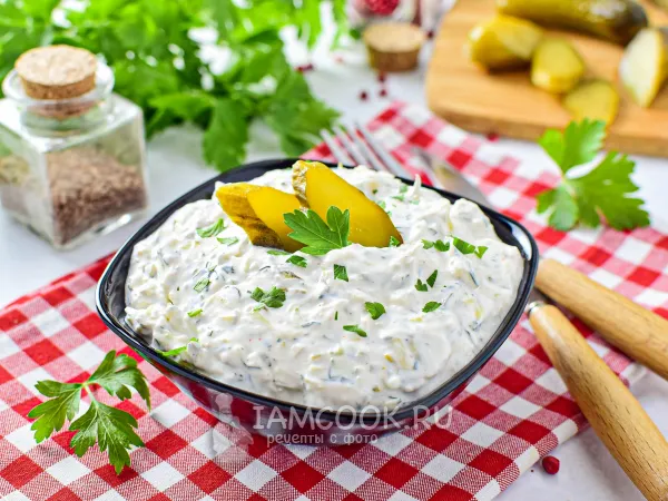 Фото блюда: Сметанный соус с солеными огурцами и чесноком