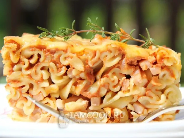 Фото готового блюда: Запеканка из макарон с ветчиной и сыром