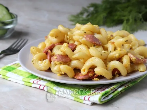 Фото блюда: Макароны с сосисками и яйцом
