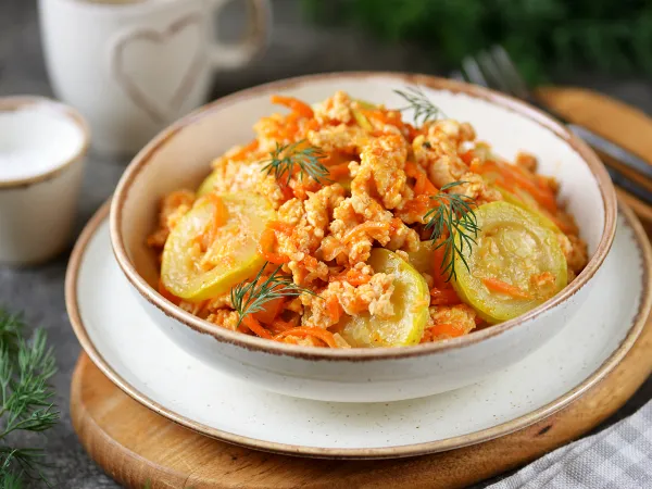 Фото блюда: Тушеные кабачки с фаршем в духовке