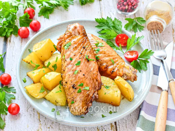 Фото блюда: Крылья индейки в духовке с картошкой