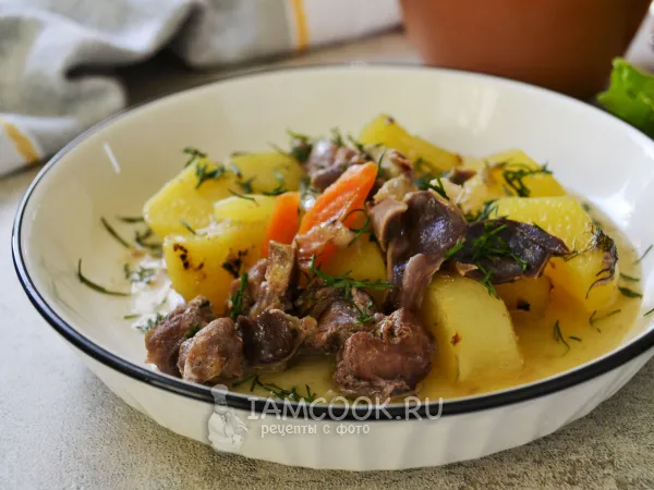 Фото блюда: Картошка с куриными желудками в горшочках в духовке