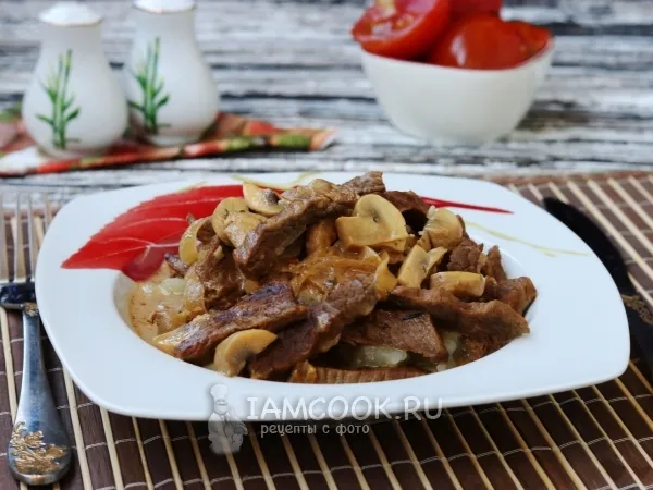 Фото готового блюда: Бефстроганов из телятины с шампиньонами