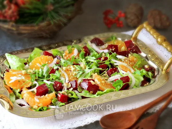 Фото готового блюда: Салат из свеклы с мандаринами