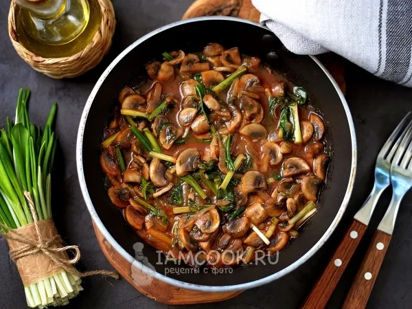 Фото блюда: Черемша с грибами в томатном соусе