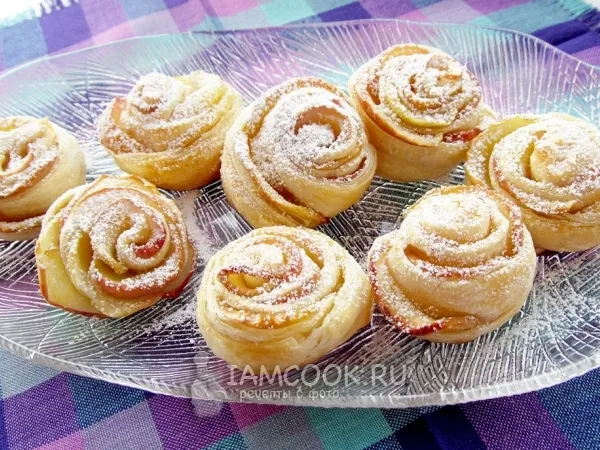 Фото готового блюда: Слоеные розочки с яблоками