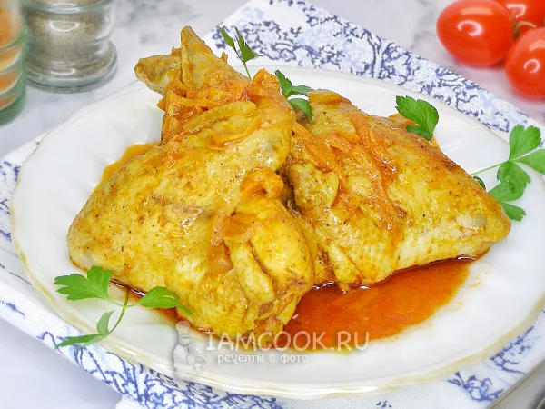 Фото готового блюда: Куриные крылышки в томатном соусе на сковороде