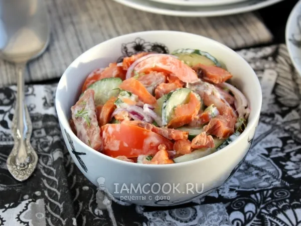 Фото блюда: Салат с копченой горбушей