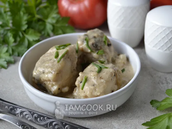 Фото блюда: Минтай в молочном соусе на сковороде