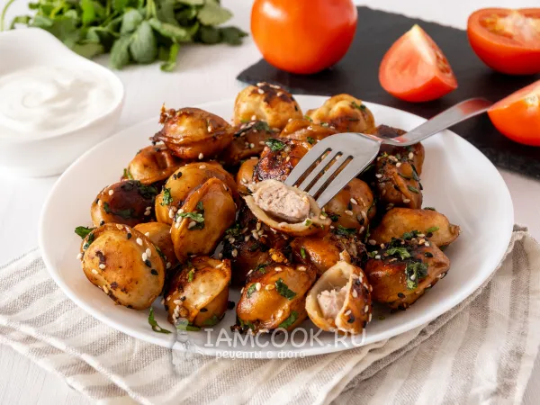 Фото блюда: Жареные пельмени с соевым соусом на сковороде