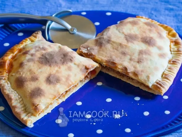 Фото готового блюда: Кальцоне с фаршем