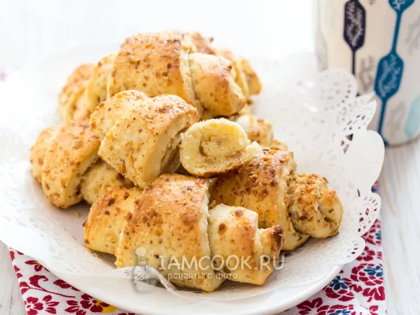 Фото готового блюда: Творожные рогалики с грецкими орехами