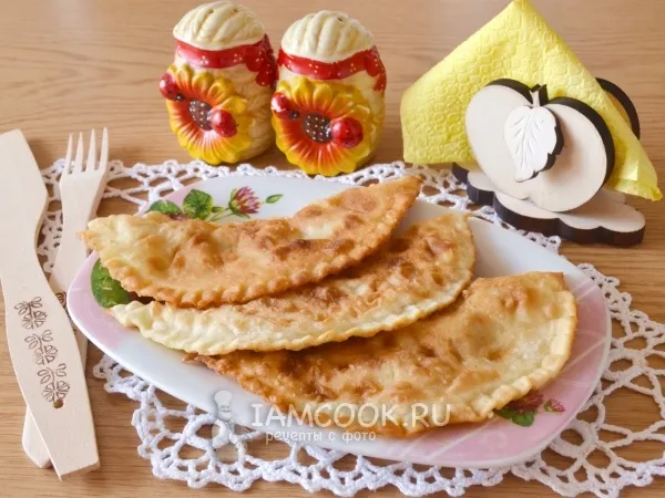 Фото готового блюда: Домашние чебуреки с мясом
