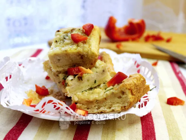 Фото блюда: Пирог с куриным фаршем из слоеного теста