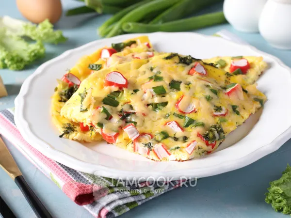 Фото готового блюда: Омлет с крабовыми палочками и сыром