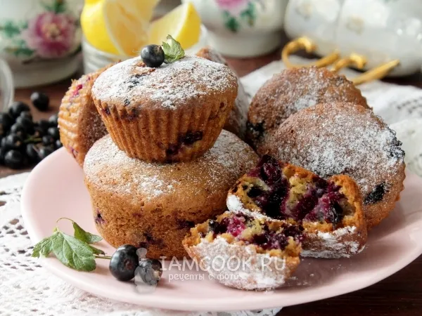 Фото готового блюда: Кексы со смородиной