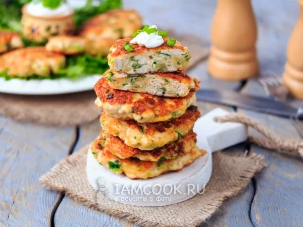 Фото готового блюда: Куриные оладьи с сыром и зеленью