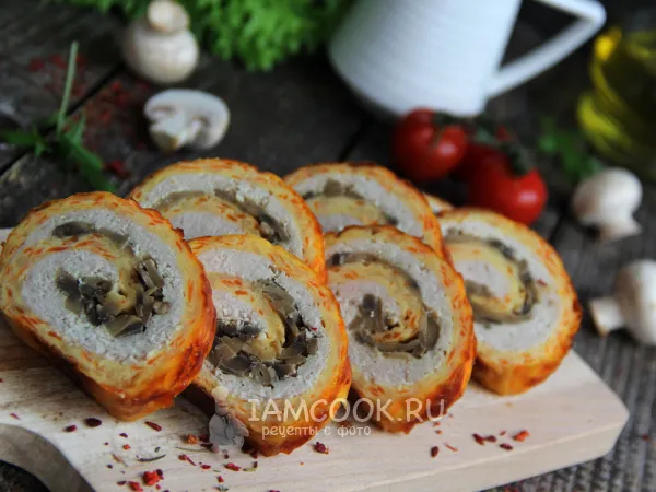 Фото готового блюда: Сырный рулет с фаршем и грибами