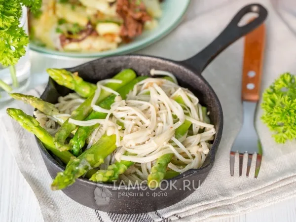 Фото блюда: Спаржа с грибами эноки