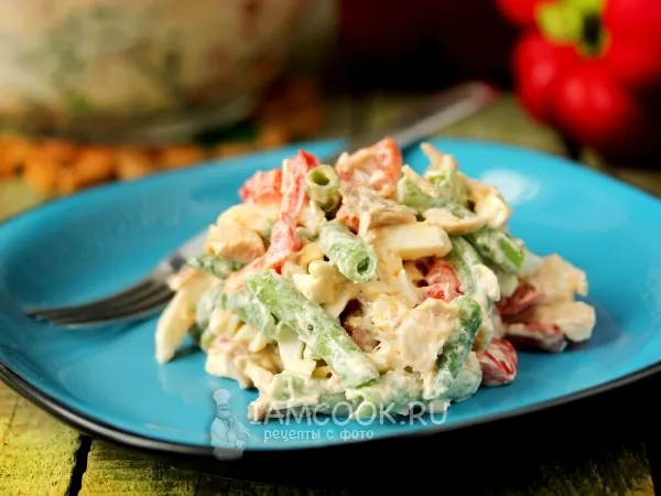 Фото готового блюда: Салат «Шедевр» с курицей и сладким перцем