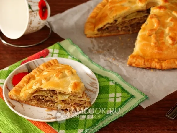 Фото готового блюда: Блинный курник с мясом, картофелем, рисом и грибами