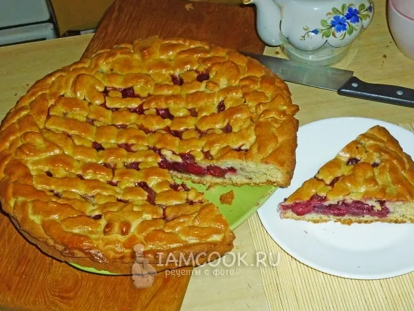 Фото готового блюда: Пирог «Зимняя вишня»