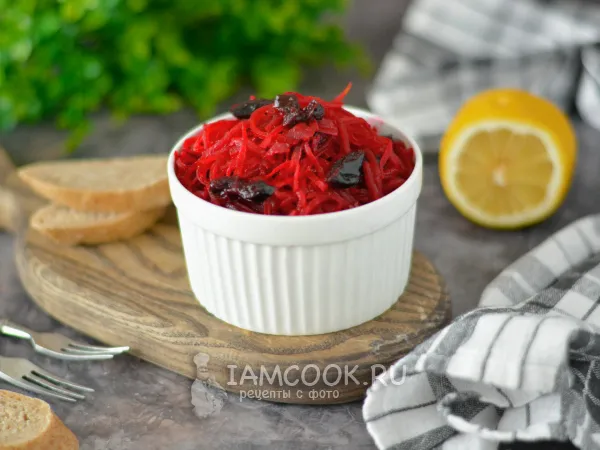 Фото блюда: Тушеная свекла с черносливом