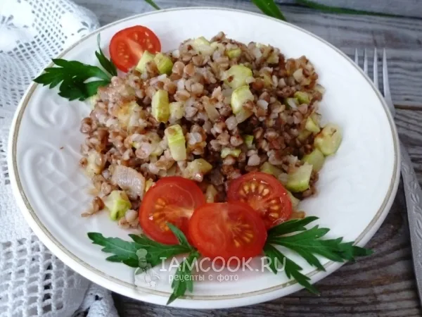 Фото блюда: Гречневая каша с кабачком на сковороде