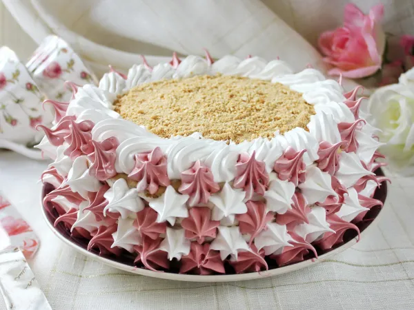 Фото блюда: Медовик с вишней и сметанным кремом