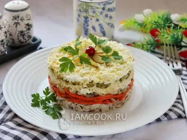 Фото блюда: Салат «Императрица» с курицей и корейской морковью