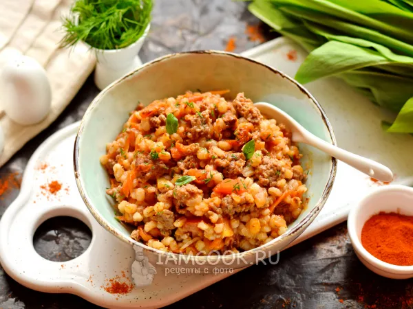 Фото готового блюда: Перловая каша с фаршем в томате
