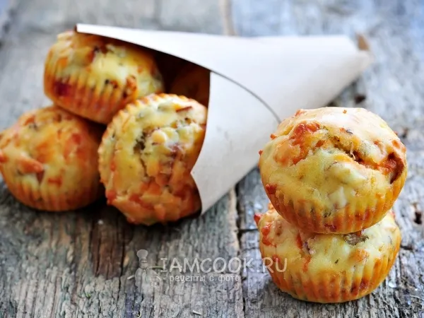 Фото готового блюда: Маффины с ветчиной и сыром