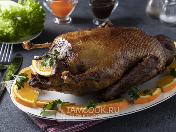 Фото готового блюда: Утка в сладком соусе в духовке