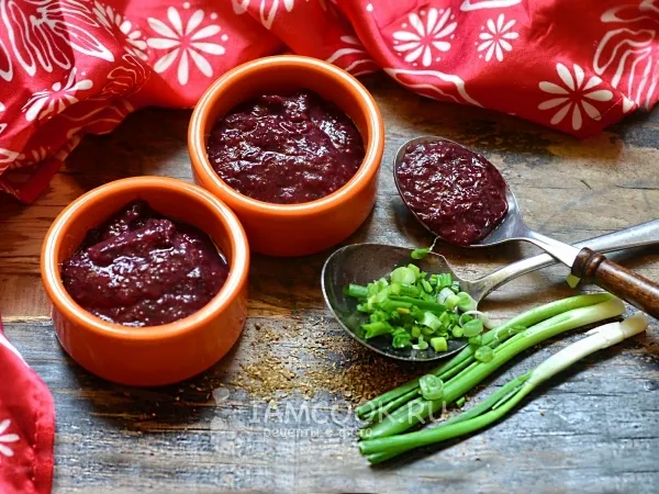 Фото готового блюда: Соус из слив на зиму