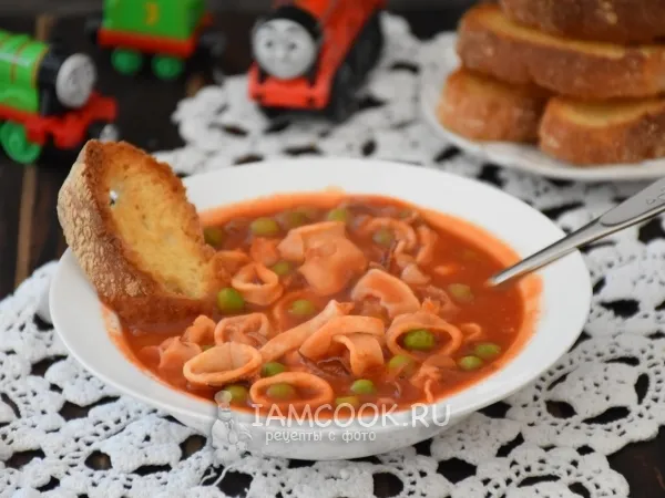 Фото блюда: Густой томатный суп с кальмарами и зеленым горошком