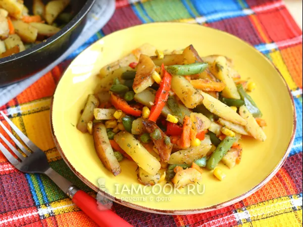 Фото блюда: Картошка с мексиканской смесью на сковороде