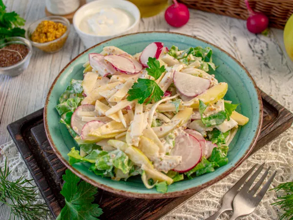 Фото готового блюда: Салат с редисом и яблоком