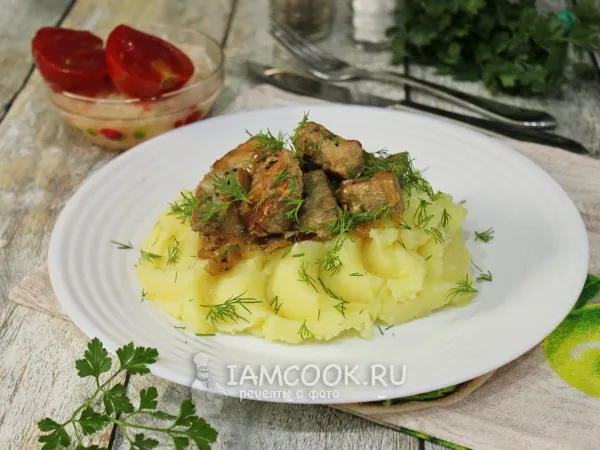 Фото блюда: Свиная шея на сковороде с луком