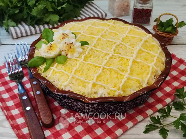 Фото готового блюда: Салат «Мимоза» с корейской морковкой