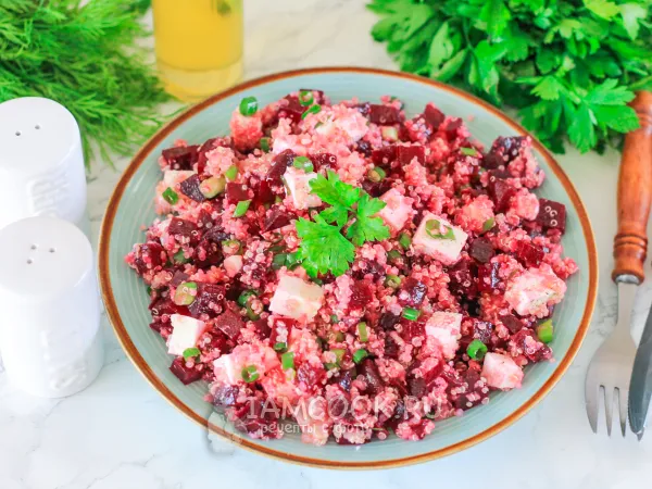 Фото блюда: Салат с киноа, свеклой и фетой