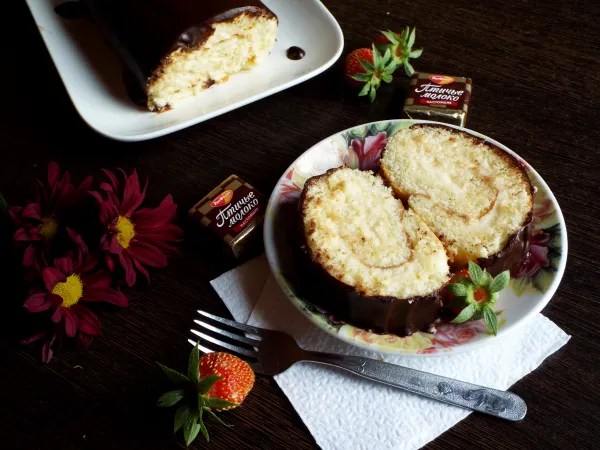 Фото готового блюда: Бисквитный рулет «Птичье молоко»