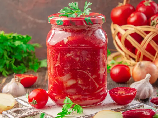 Фото блюда: Маринованный лук в томатном соусе на зиму
