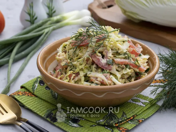 Фото блюда: Салат с яйцами, курицей, помидором и пекинской капустой