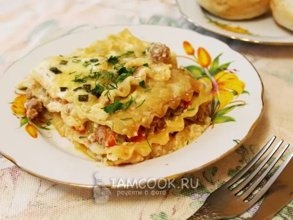 Фото готового блюда: Лазанья с фаршем, помидорами и сыром