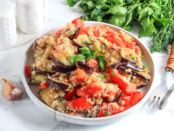 Фото блюда: Салат с баклажанами, киноа и помидорами