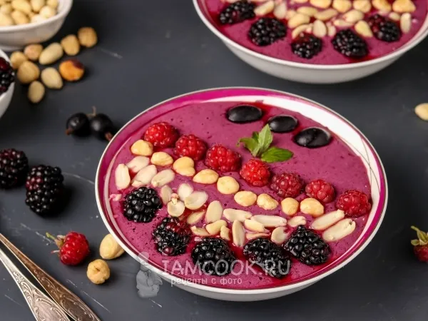 Фото блюда: Смузи боул с отрубями, орехами и ягодами