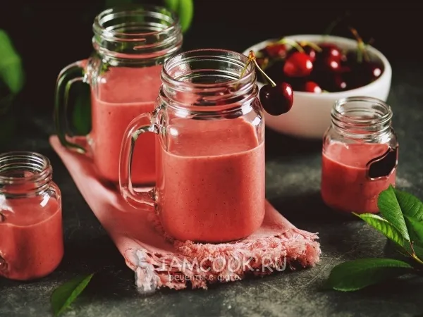 Фото блюда: Клубничный смузи с черешней и овсяными отрубями